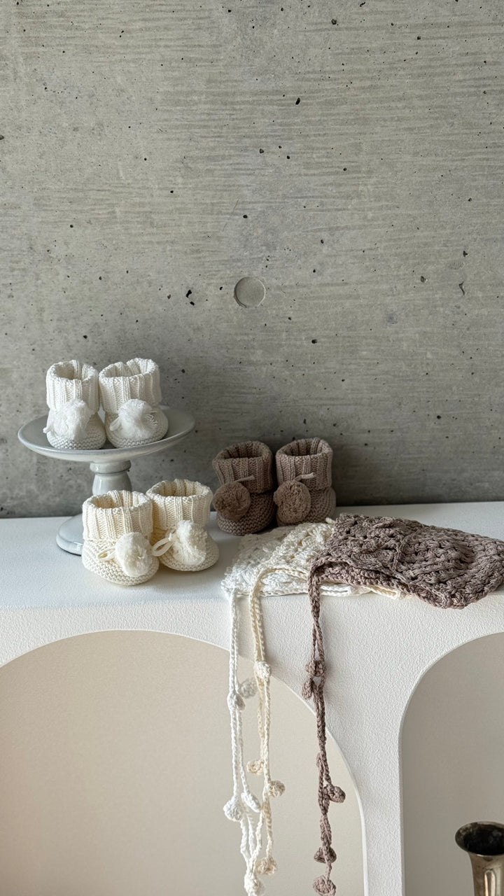 bébé / knit pompom shoes