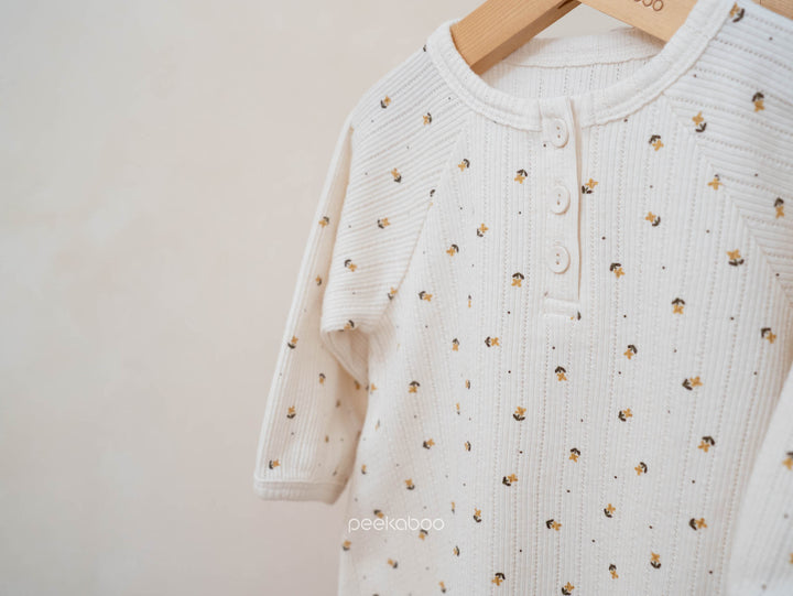 peekaboo  / moss babysuit