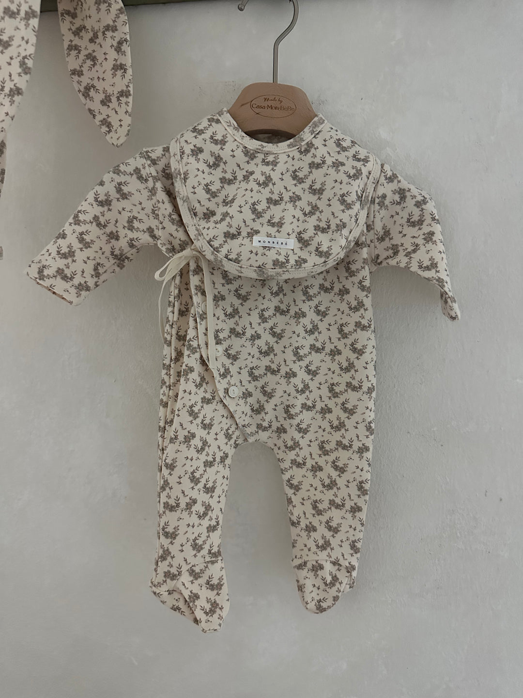 monbebe / Floral cozy suit set (suit+bonnet+bib)t  (petit pas marché)