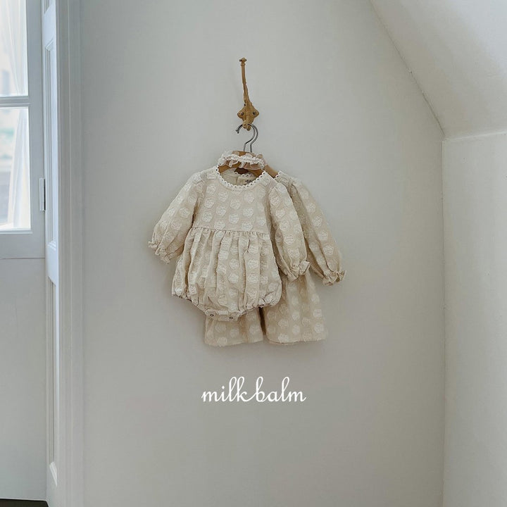 milkbalm/ Blanch suit