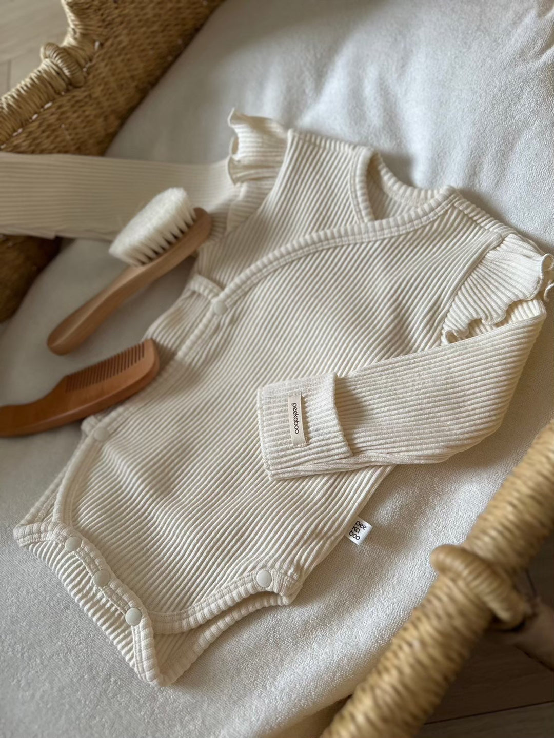 peekaboo / raon newborn suit