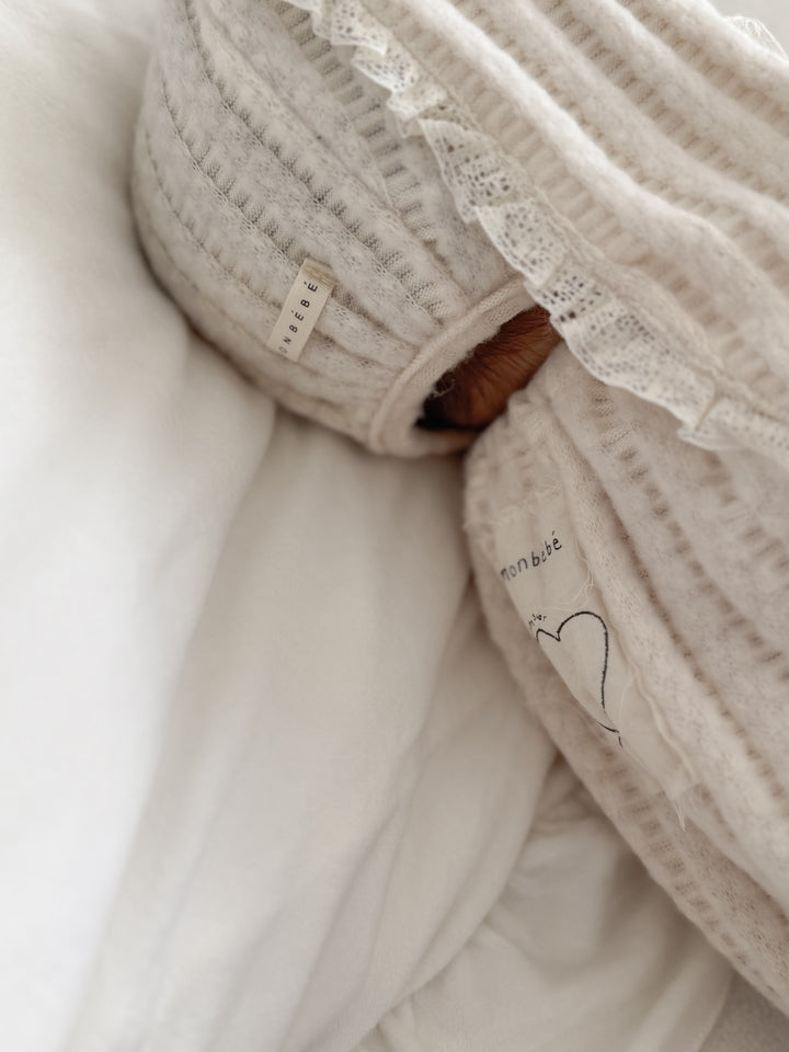 【11/28 ivory/cream S再入荷】 monbebe / Knit bonbon suit(bonnet set)