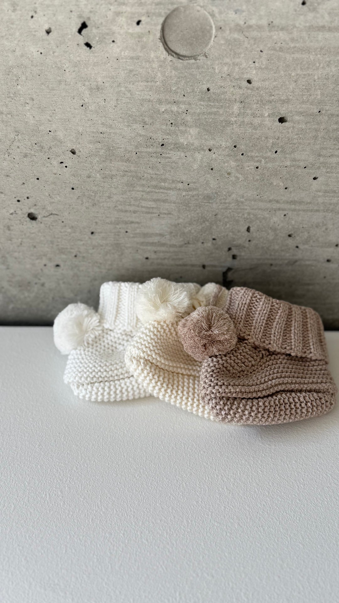 bébé / knit pompom shoes