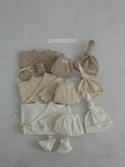 peekaboo  / ann newborn set