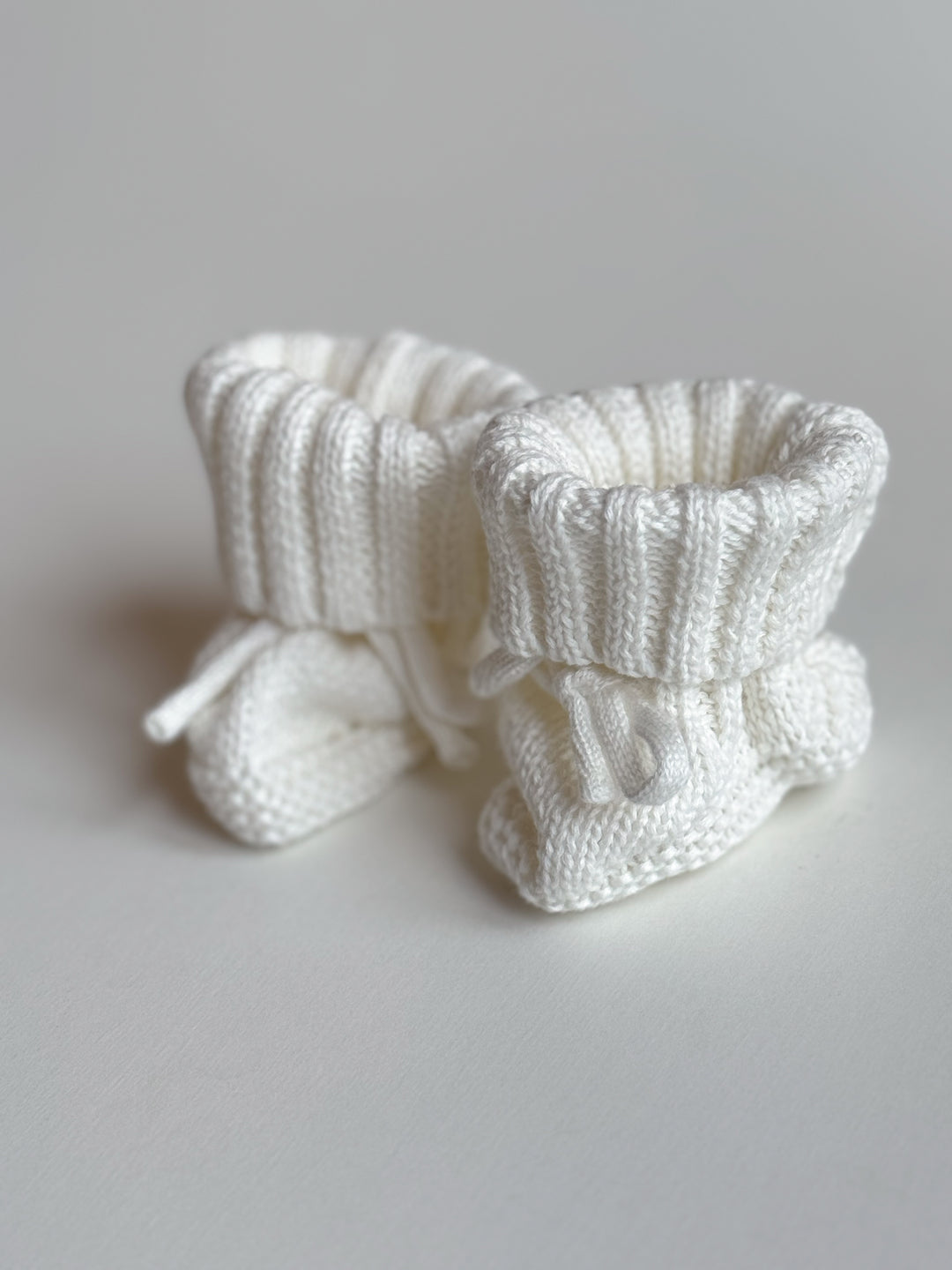 bébé / knit baby shoes