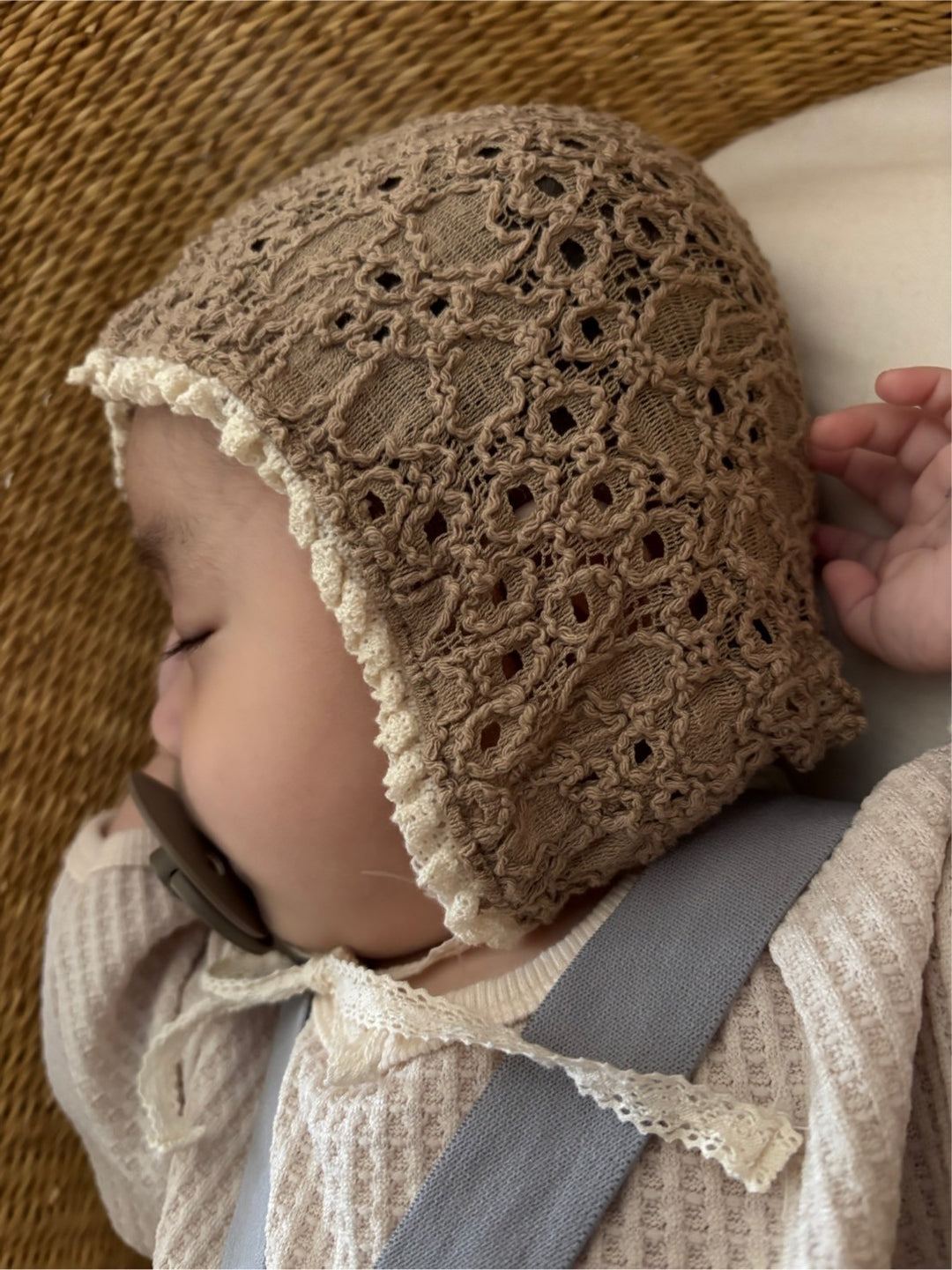 bebeholic / lace bonnet