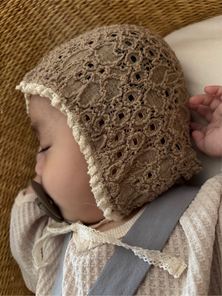 bebeholic / lace bonnet