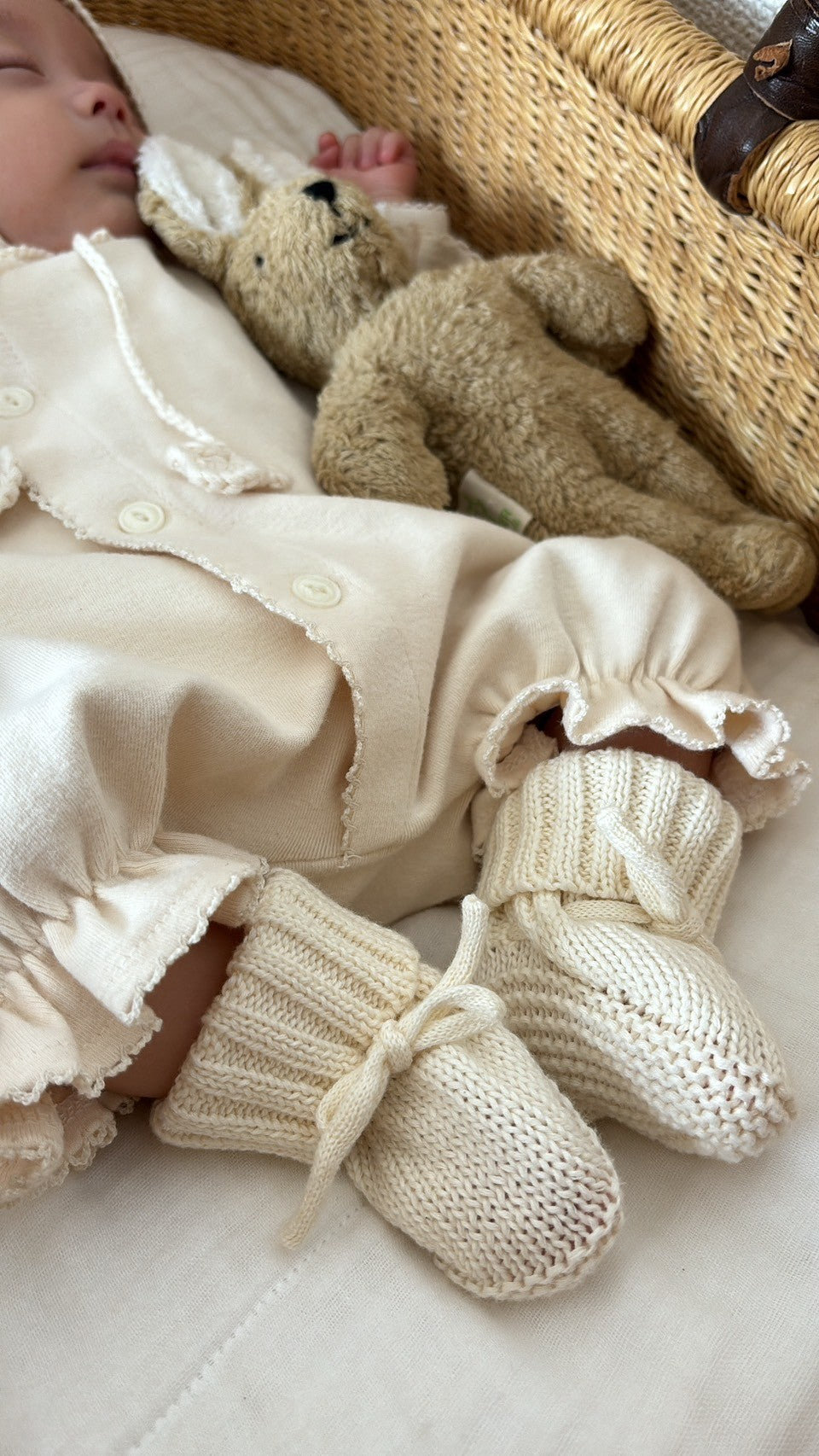 bébé / knit baby shoes