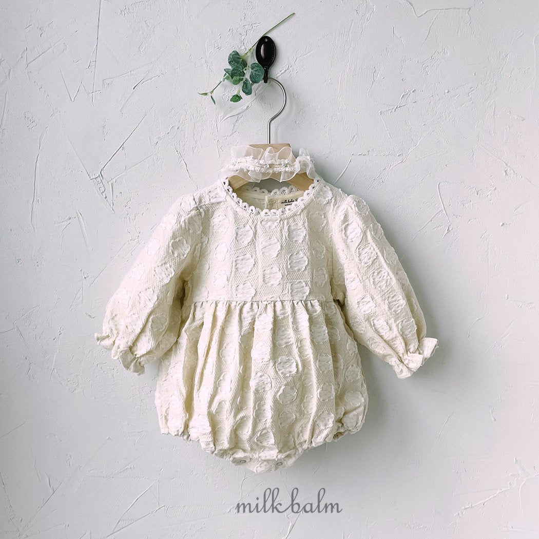 milkbalm/ Blanch suit