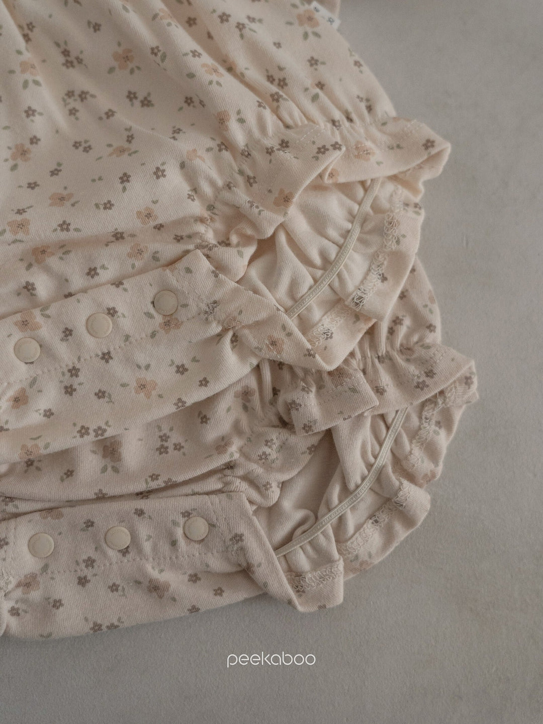 peekaboo  / Bella baby suit