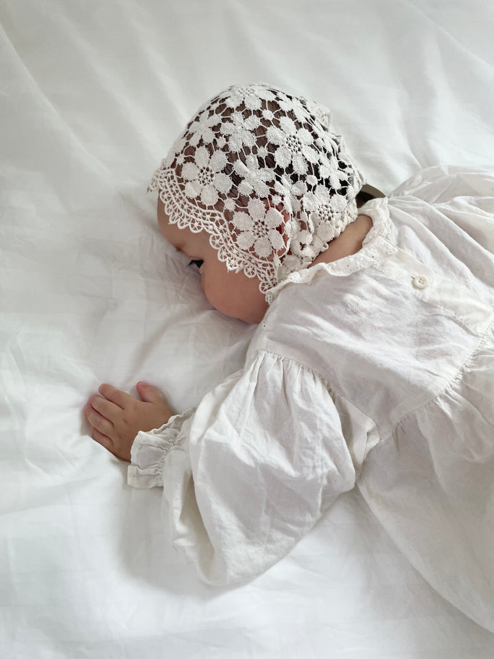 marron / Lace bonnet