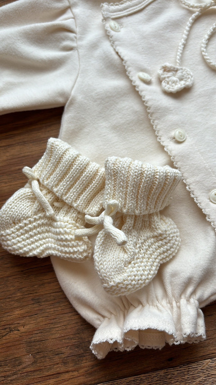 bébé / knit baby shoes