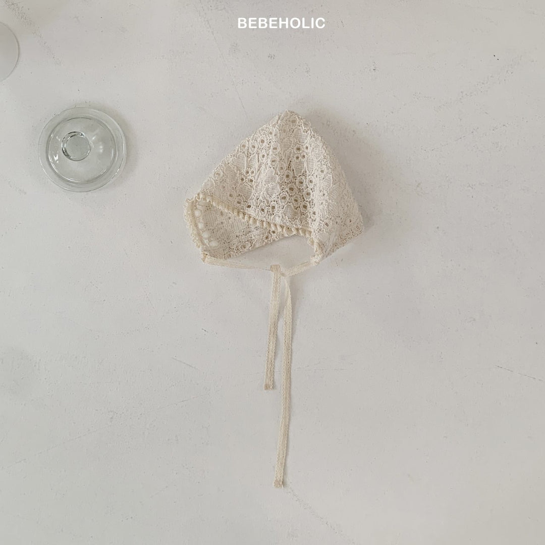 bebeholic / lace bonnet