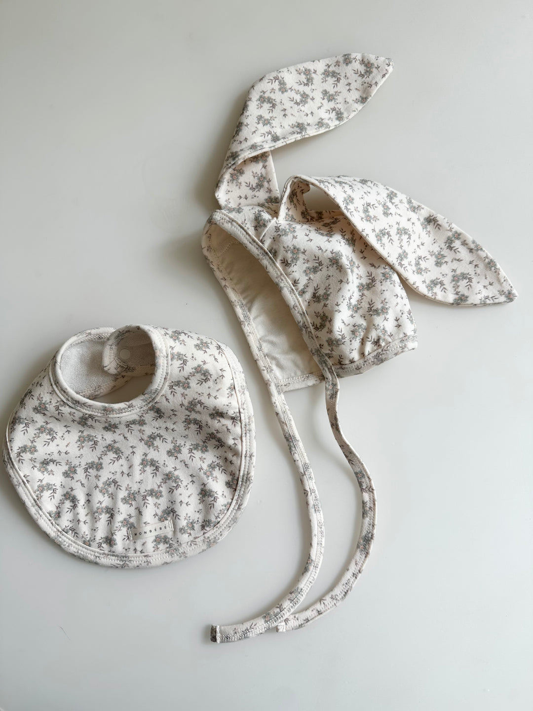 monbebe / Floral cozy suit set (suit+bonnet+bib)t  (petit pas marché)