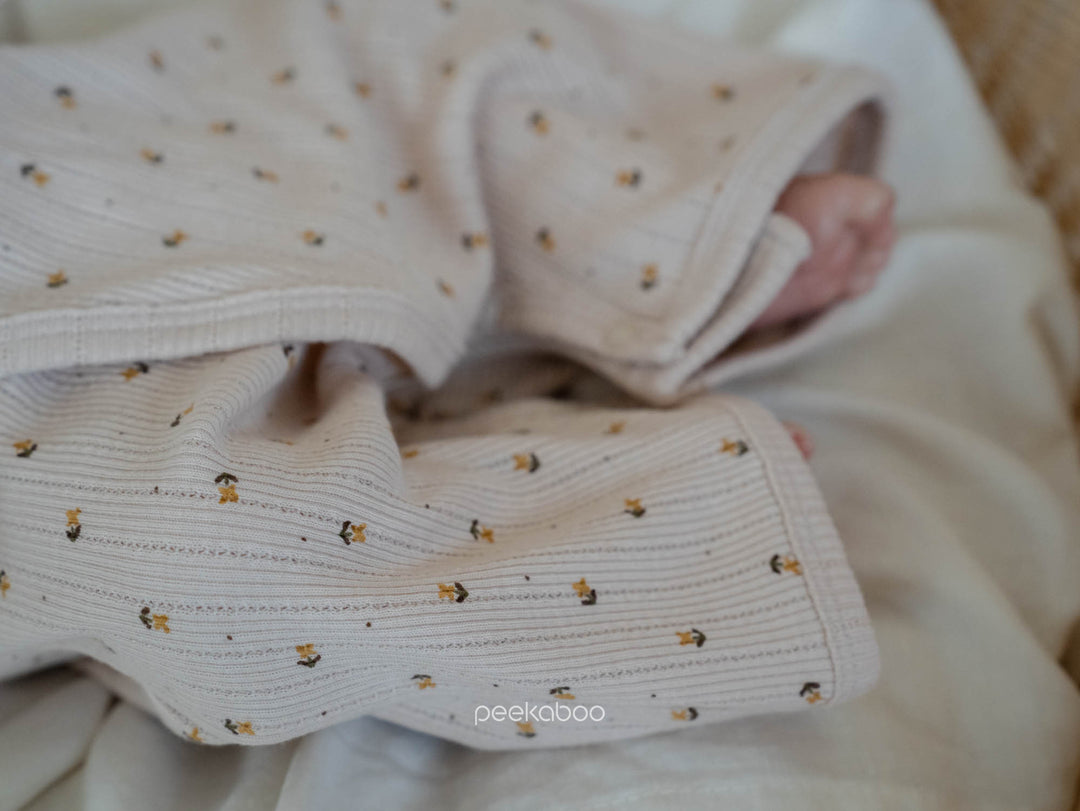 peekaboo  / moss newborn set