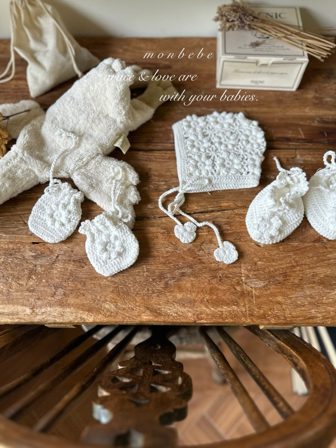 monbebe / handmade booties