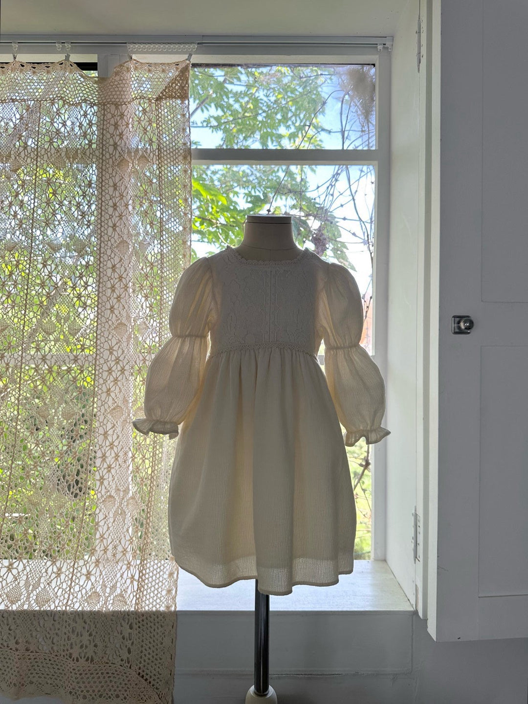 【予約】monbebe /  (mom) Rose Lace Dress