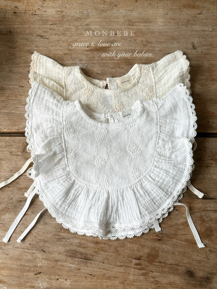 monbebe / Lace frill vest