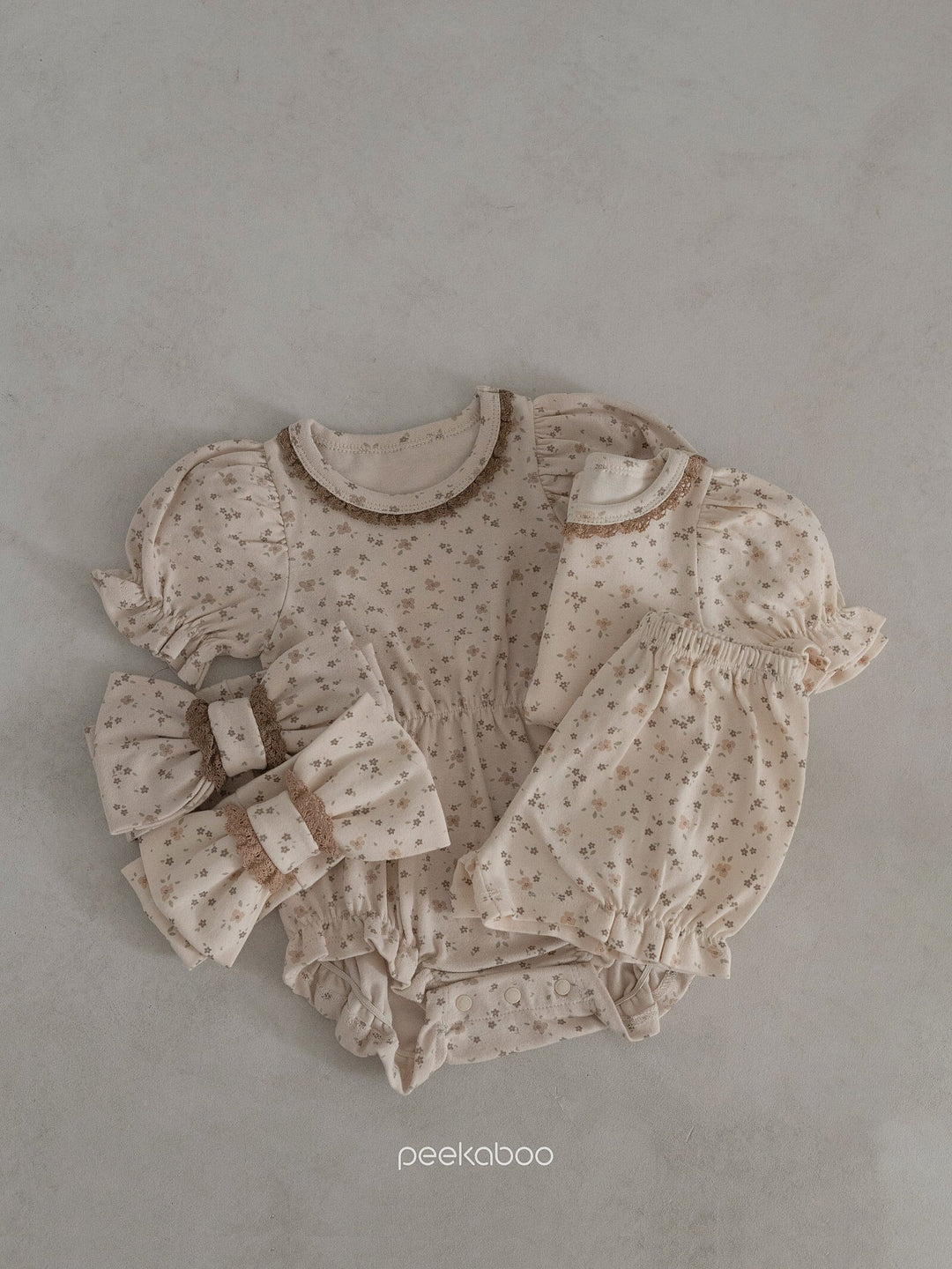peekaboo  / Bella baby suit