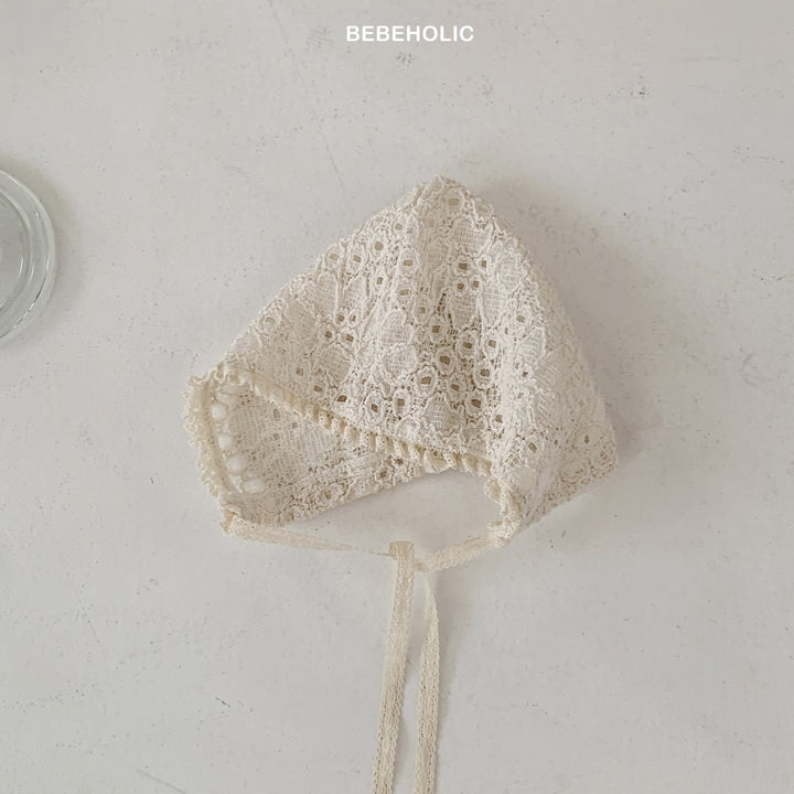 bebeholic / lace bonnet