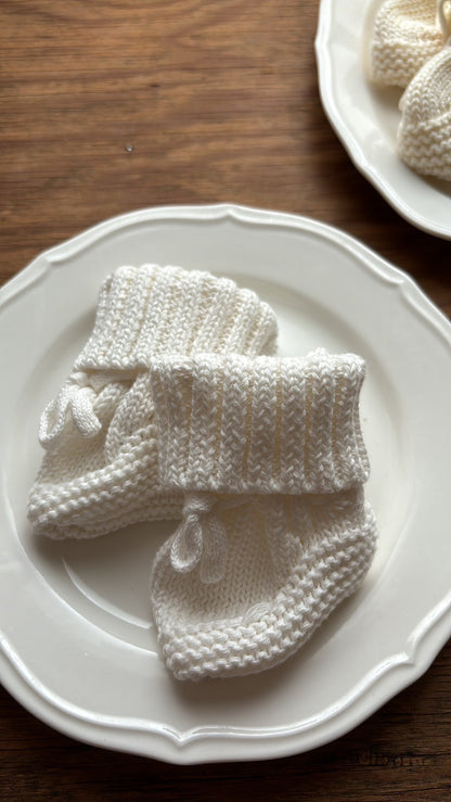 bébé / knit baby shoes