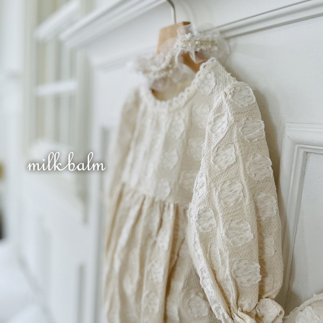 milkbalm/ Blanch suit