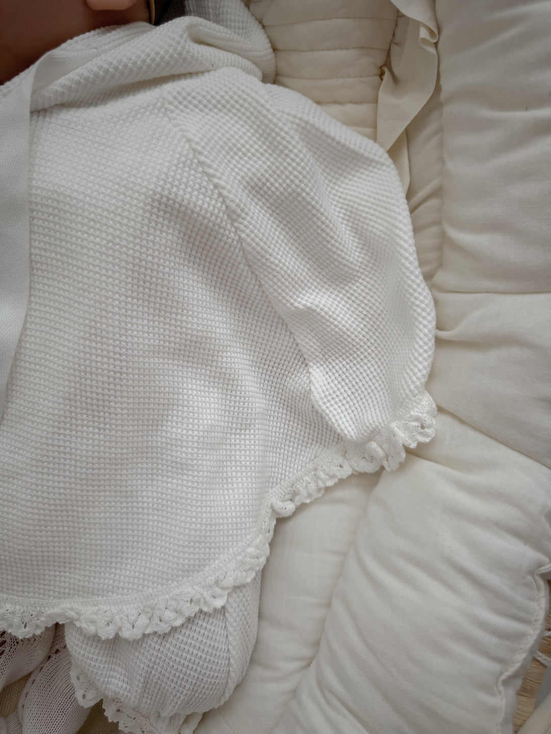 【9/19 21:00販売開始】 monbebe / waffle frill poncho