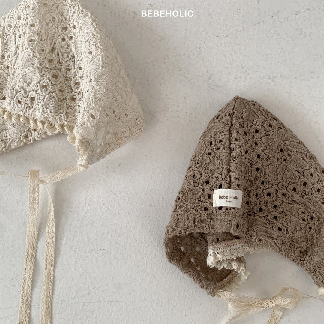 bebeholic / lace bonnet