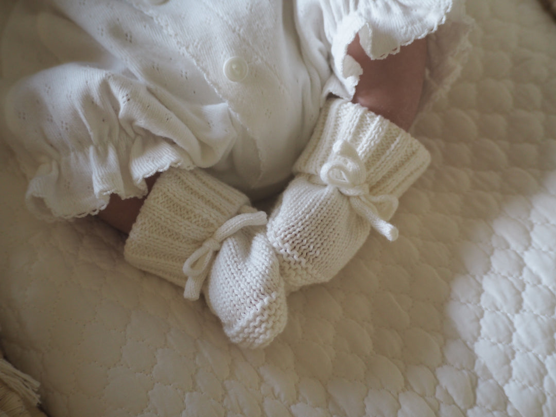 bébé / knit baby shoes