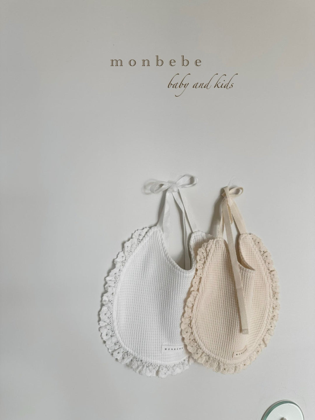 monbebe /  waffle lace bib