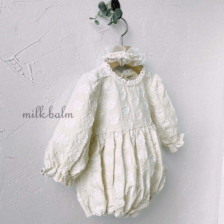 milkbalm/ Blanch suit