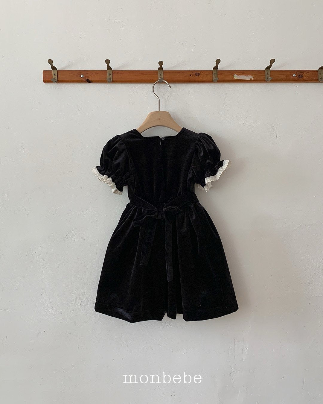 monbebe / Anna Velvet Dress