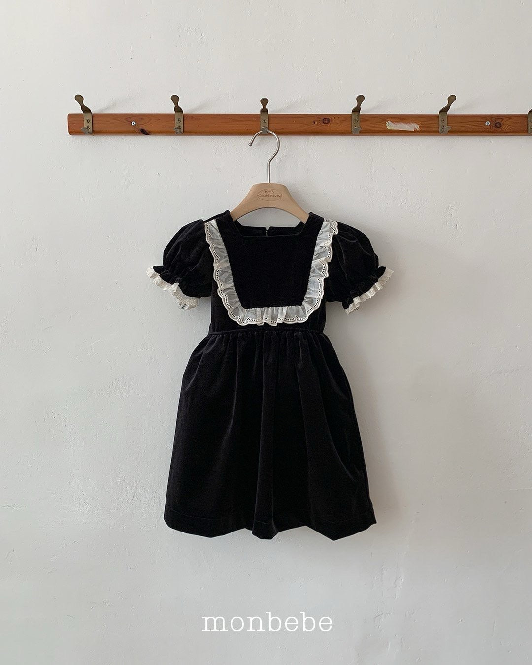 monbebe / Anna Velvet Dress