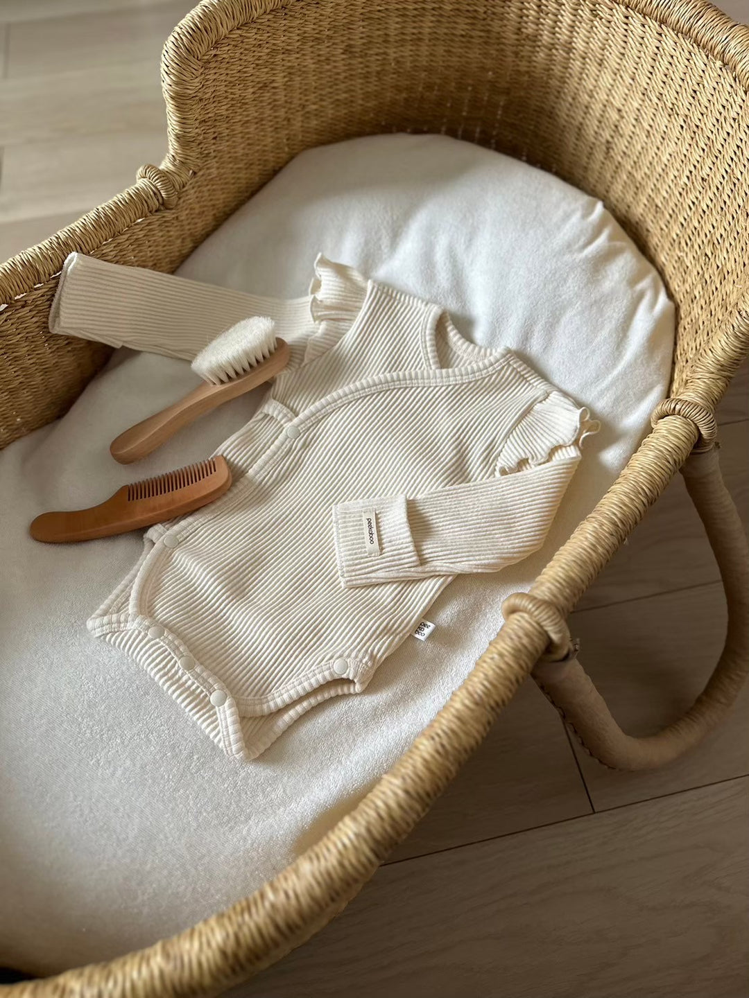 peekaboo / raon newborn suit