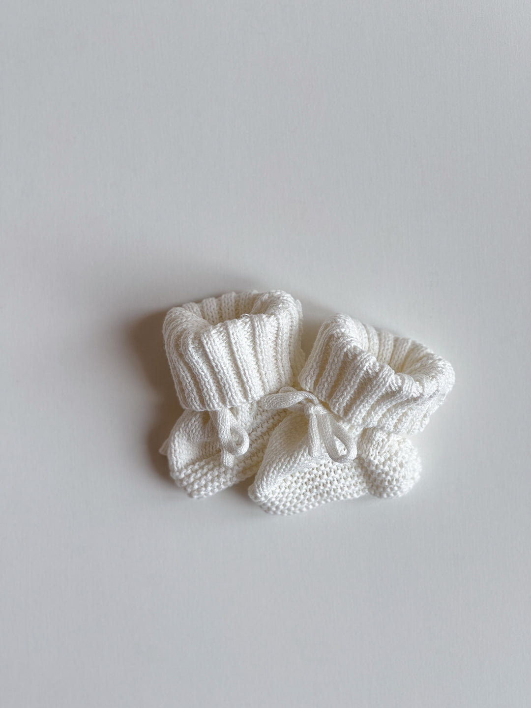 bébé / knit baby shoes