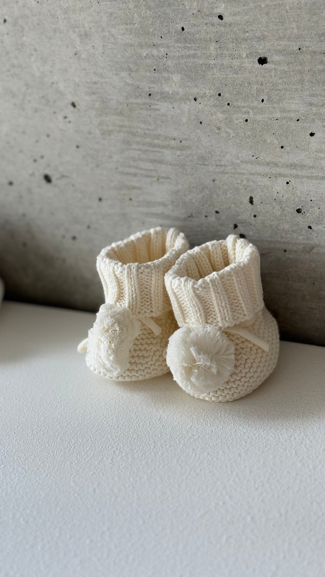 bébé / knit pompom shoes