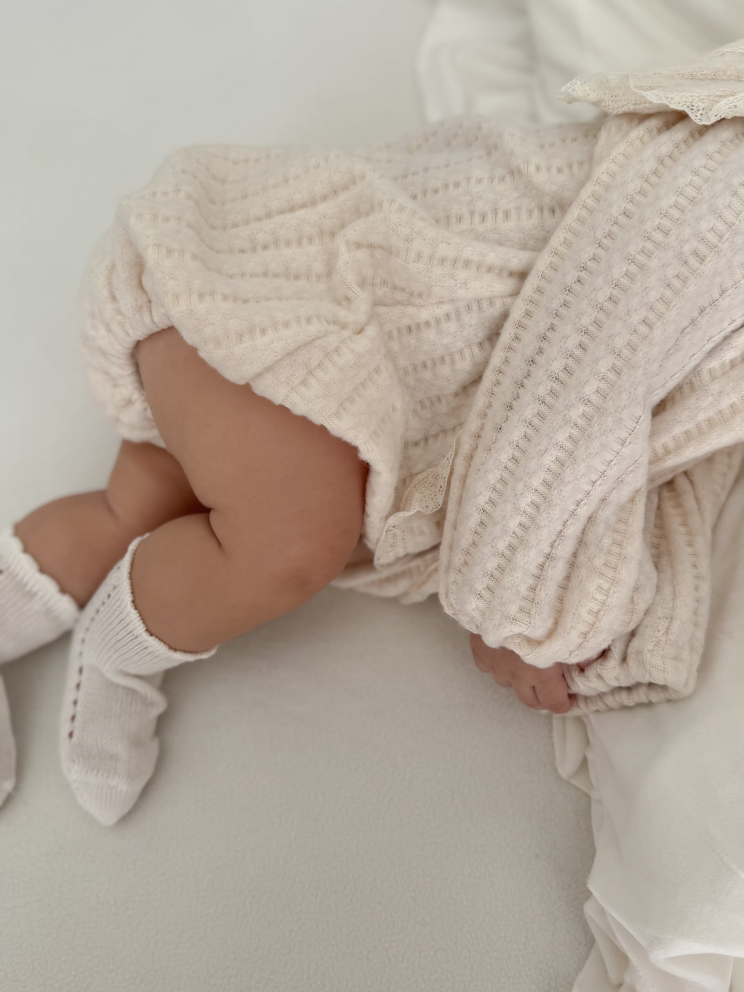 【11/28 ivory/cream S再入荷】 monbebe / Knit bonbon suit(bonnet set)