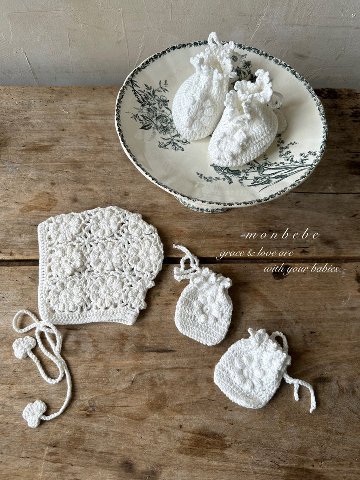monbebe / handmade booties