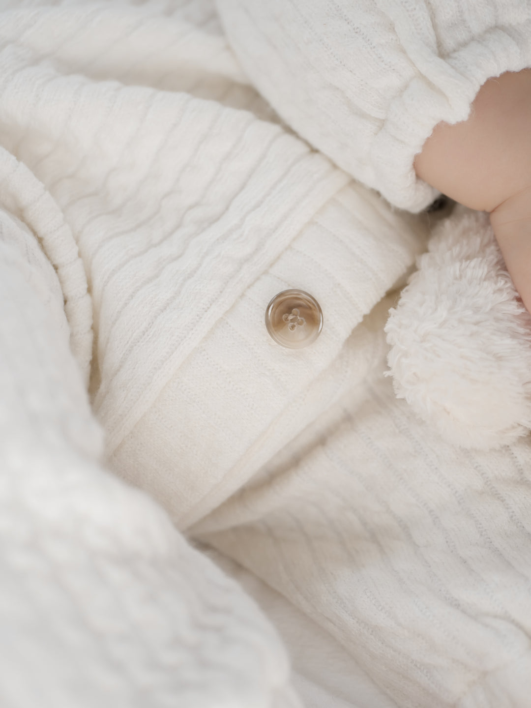 【新作:10/27以降発送】 monbebe / Bunny knit suit