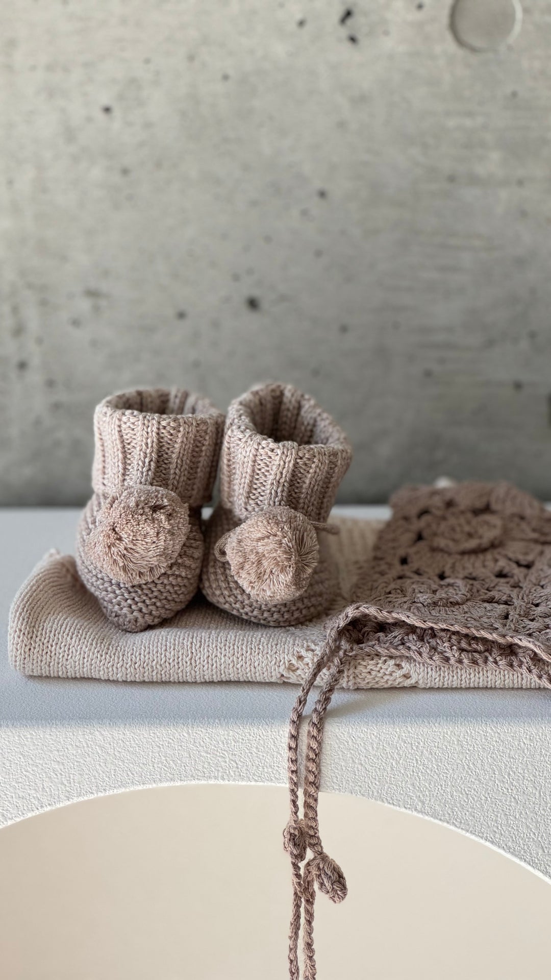bébé / knit pompom shoes