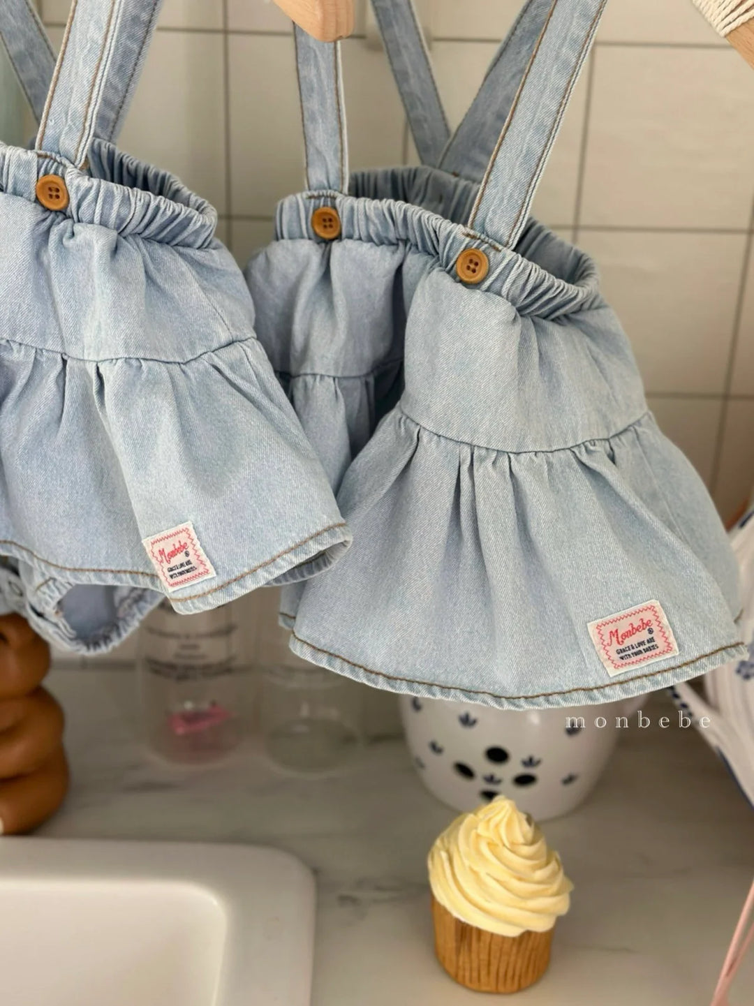 monbebe / Icing denim suspender skirt