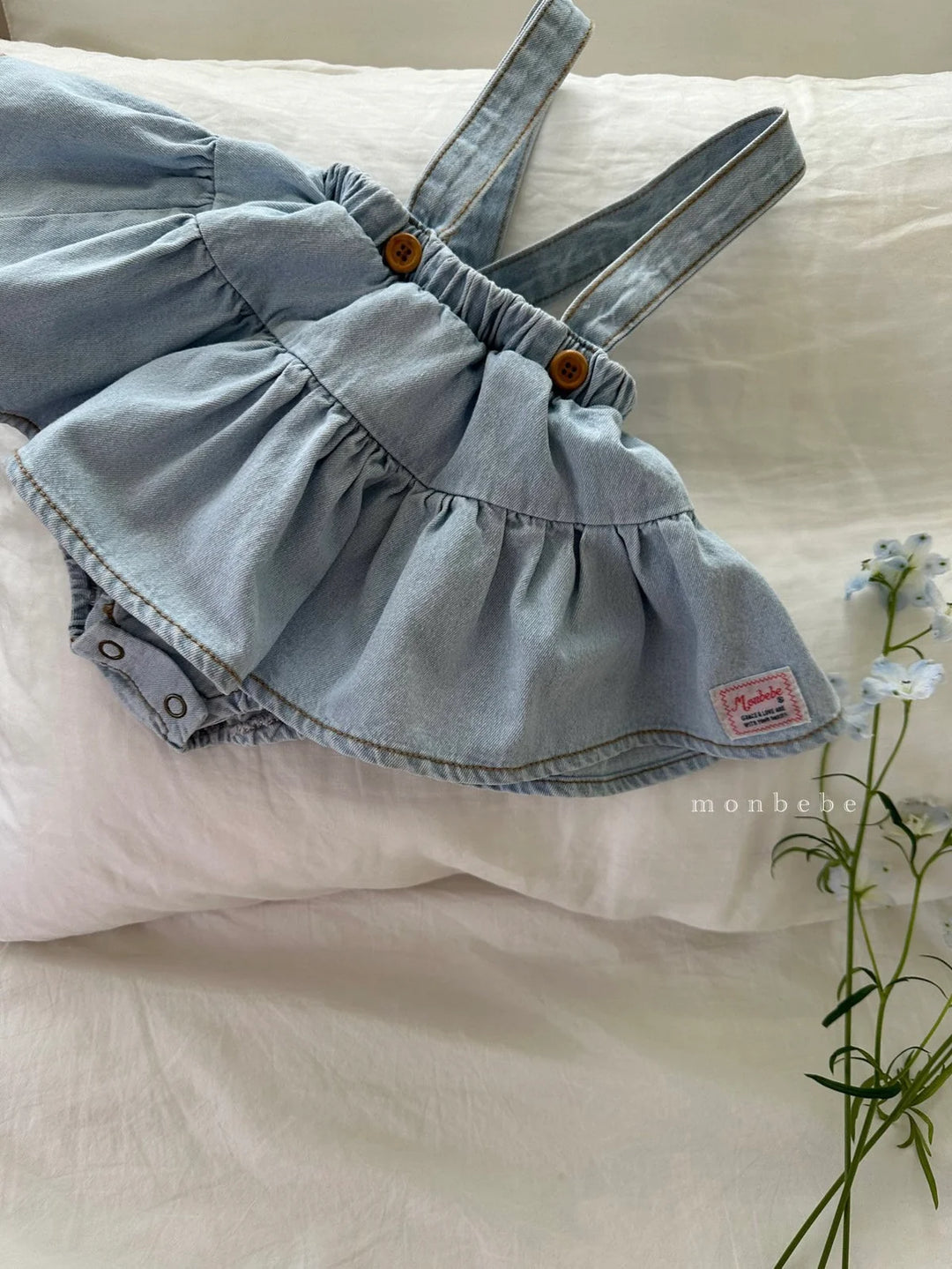 monbebe / Icing denim suspender skirt