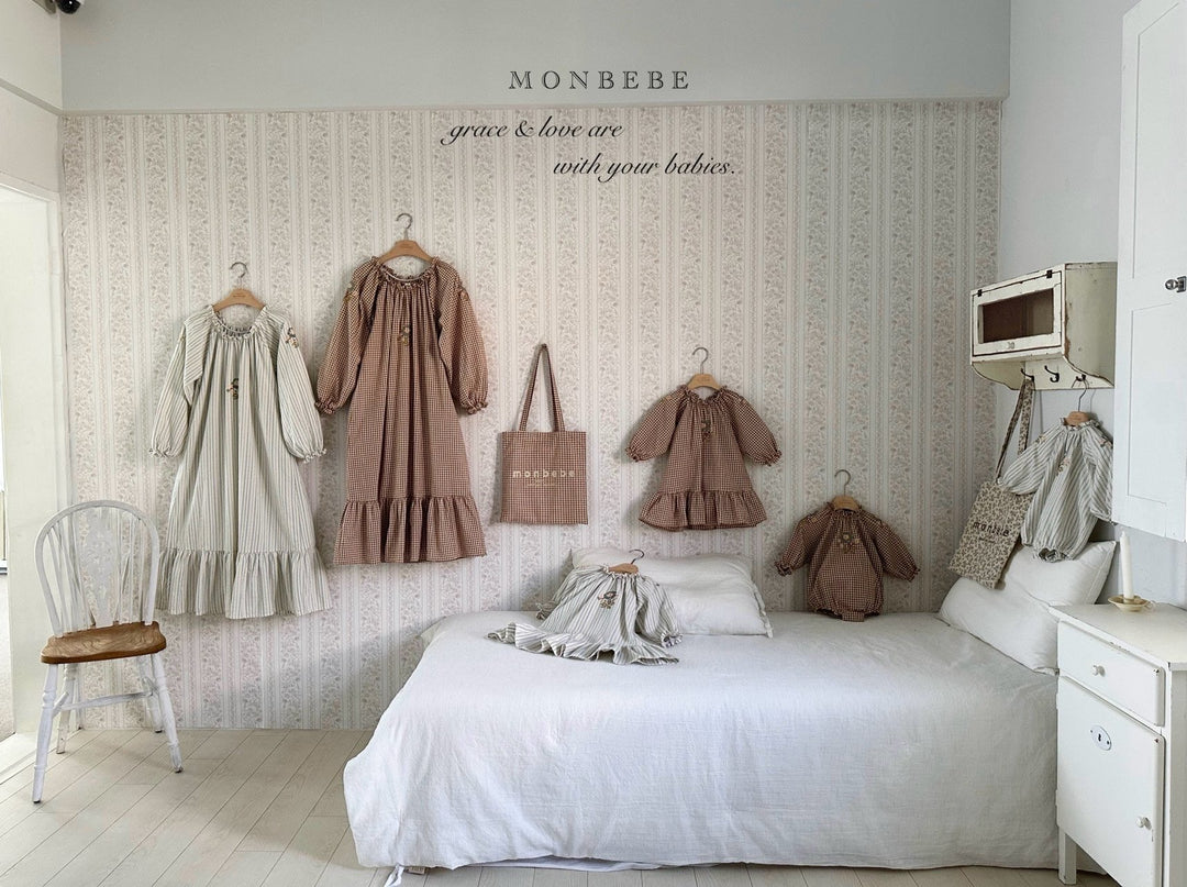 【即納】monbebe / Olivia Embroidery Suit