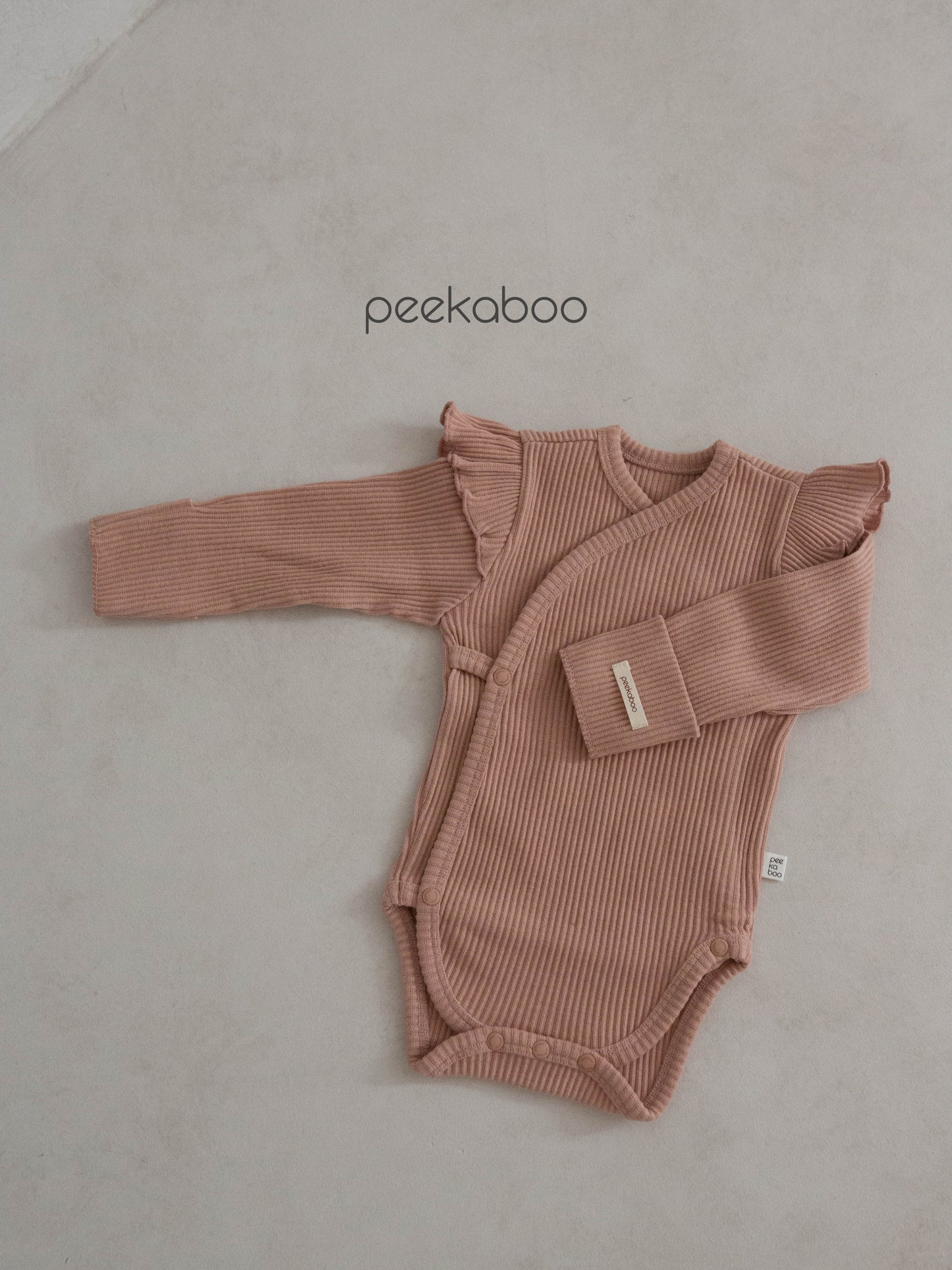 peekaboo / raon newborn suit