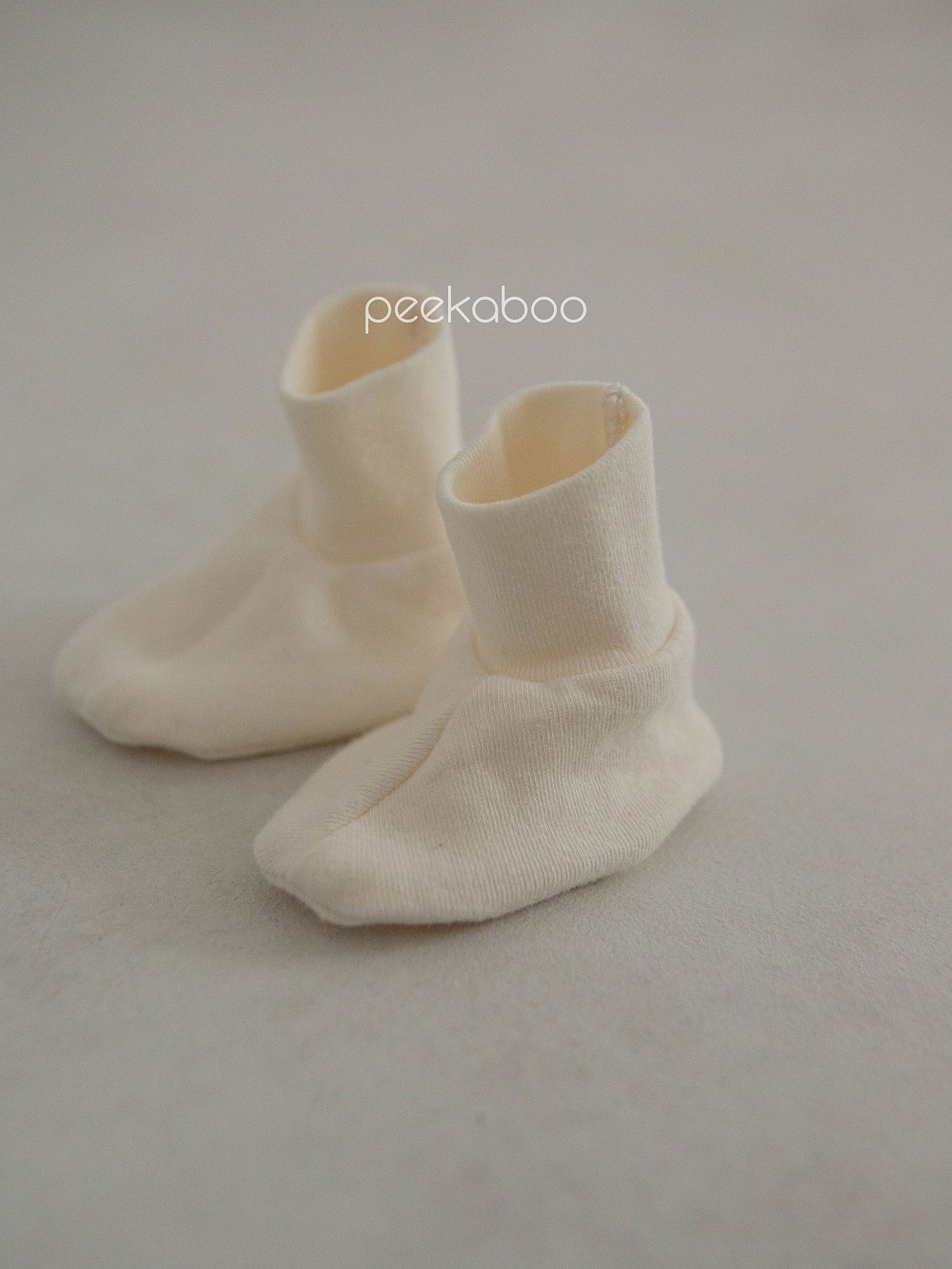 peekaboo  /  vanilla hand and foot cover