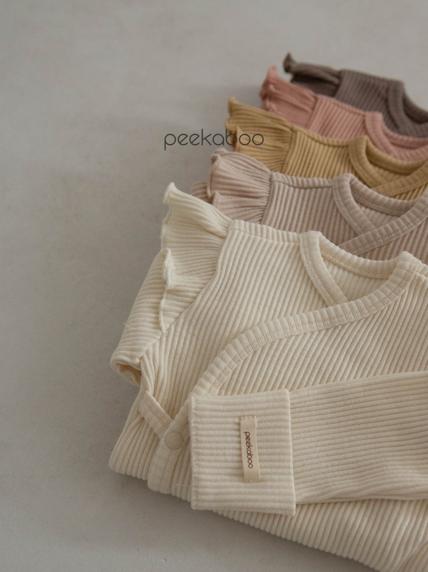 peekaboo / raon newborn suit