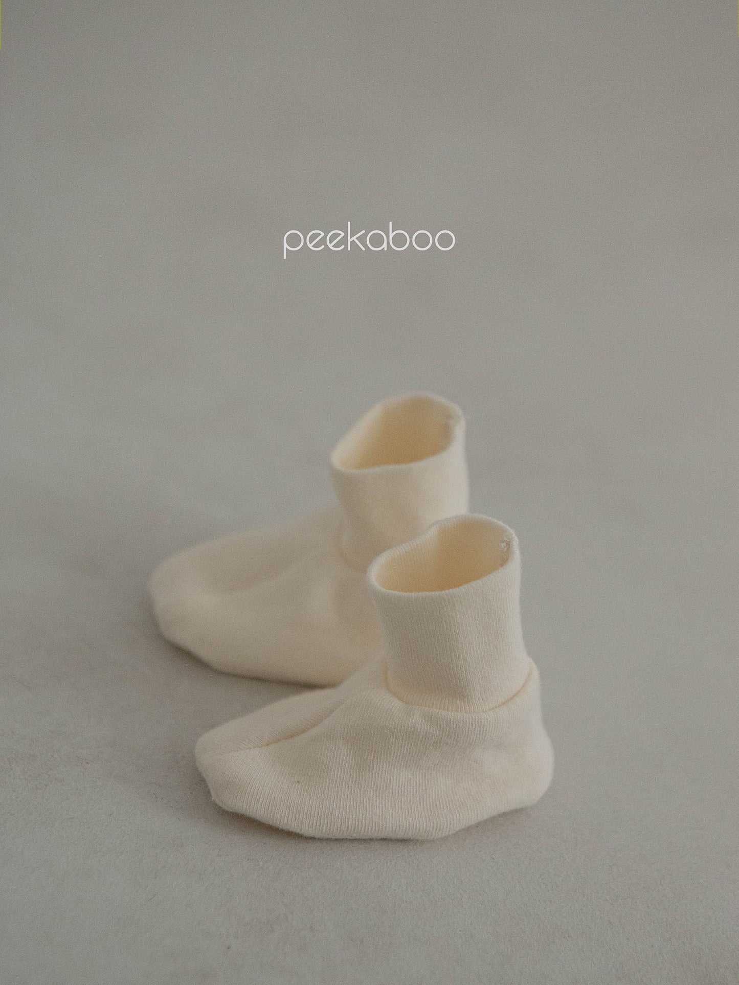 peekaboo  /  vanilla hand and foot cover