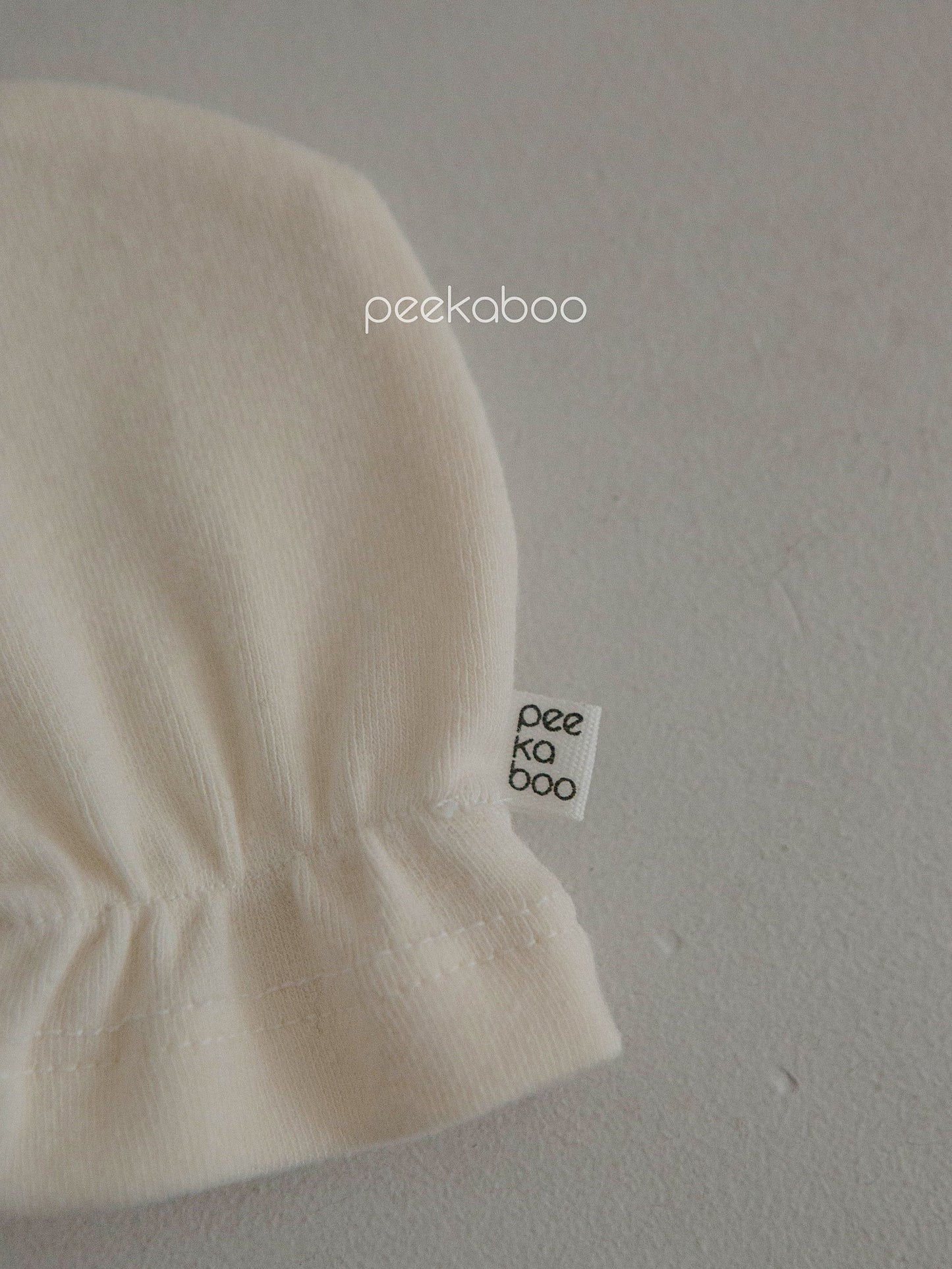 peekaboo  /  vanilla hand and foot cover