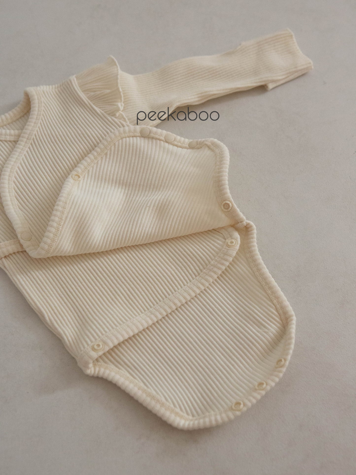 peekaboo / raon newborn suit