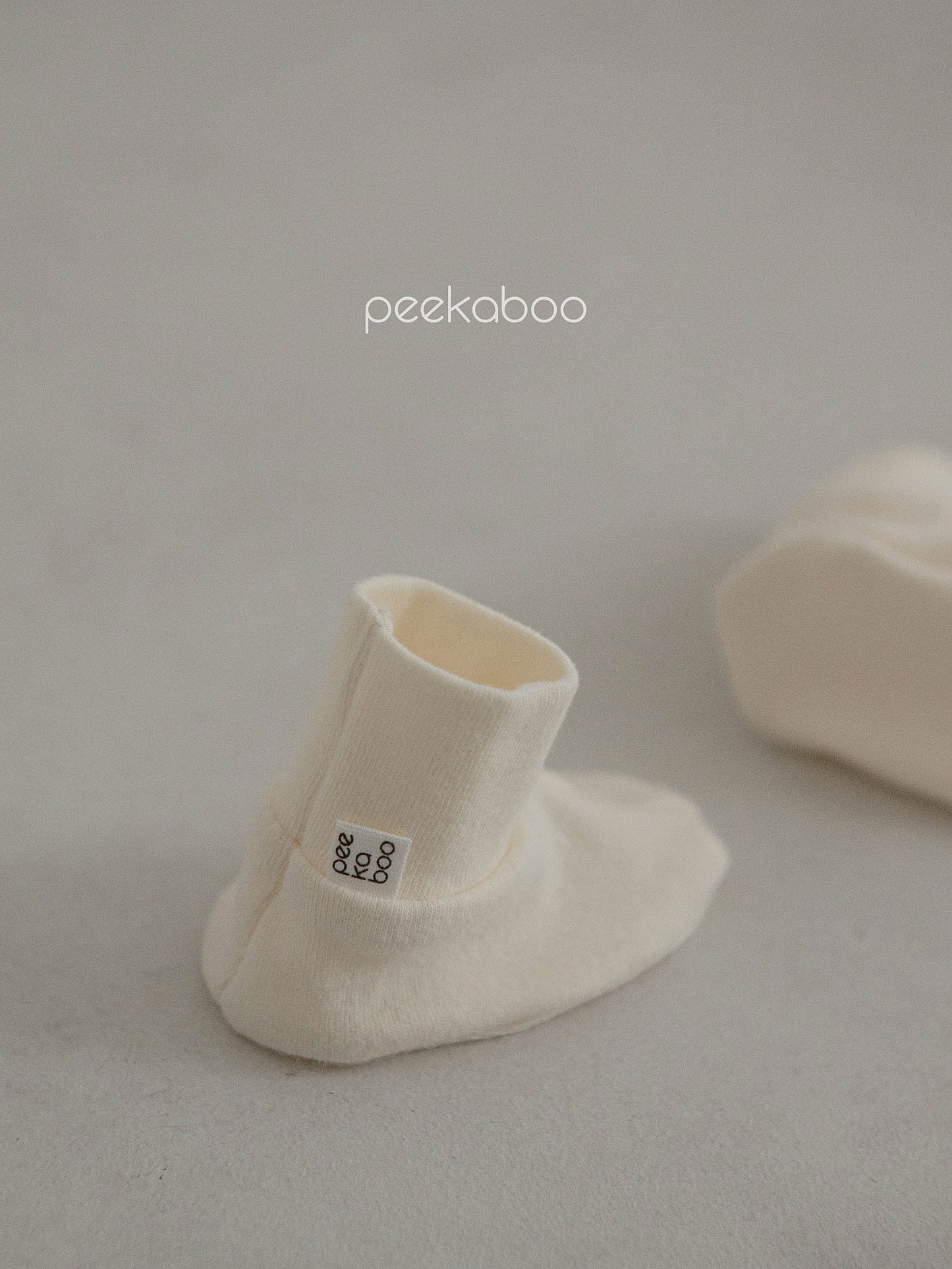 peekaboo  /  vanilla hand and foot cover